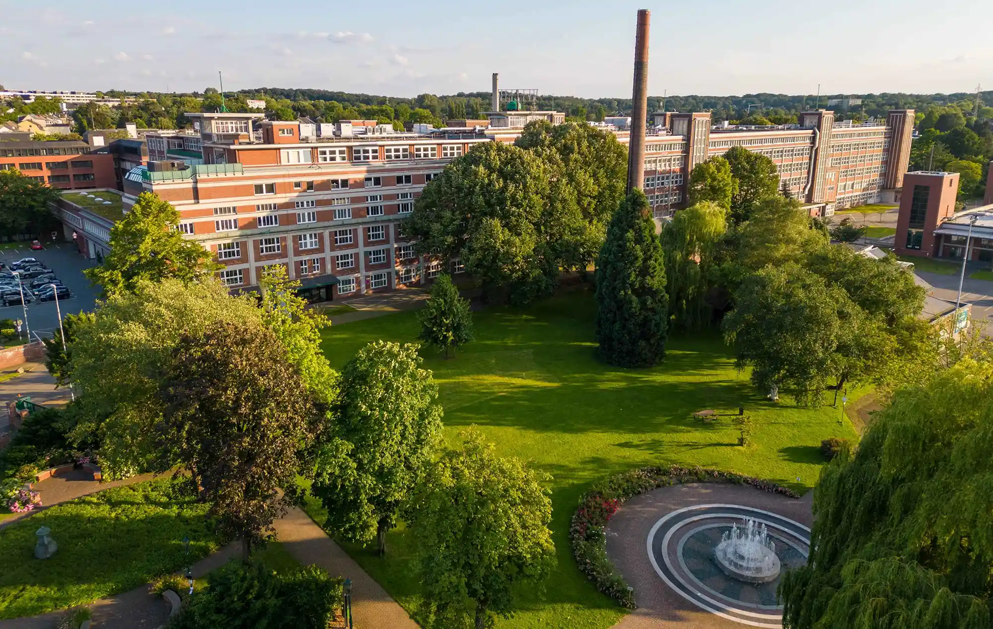parkstadt-mülheim-park Campus Parkstadt Mülheim mit grünen Außenflächen
